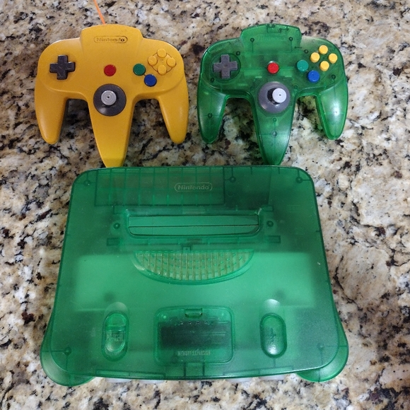 Vintage Nintendo 64 - Picture 2 of 7